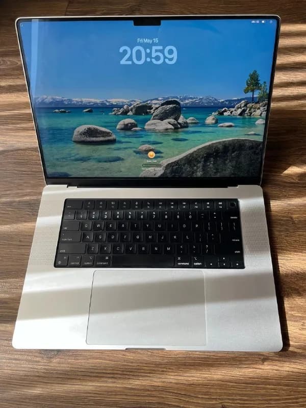 MacBook Pro 16» (M1 Pro, 16GB, 512GB, серебристый). Продаю в связи с обновлением на новую модель. — Тбилиси — 750 ₾